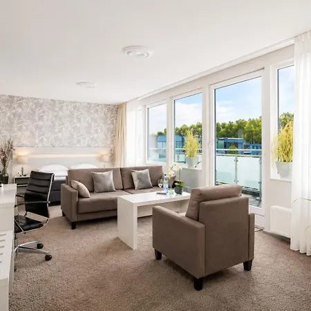 Sunday Des Nordens Hotel